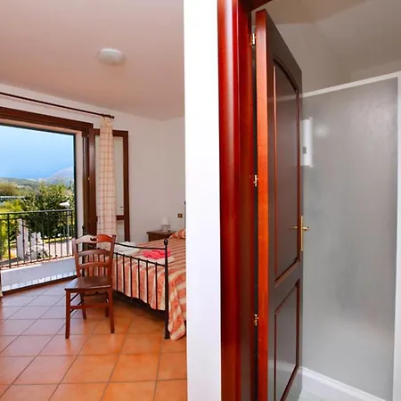 Azienda Agrituristica Pericle * מונטלה