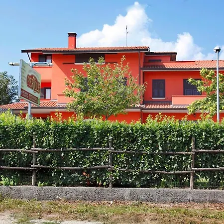 Azienda Agrituristica Pericle מונטלה